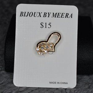 🔥 3/$15 NWT Bijoux by Meera Gold Heart and Rhinestone Lapel Pin